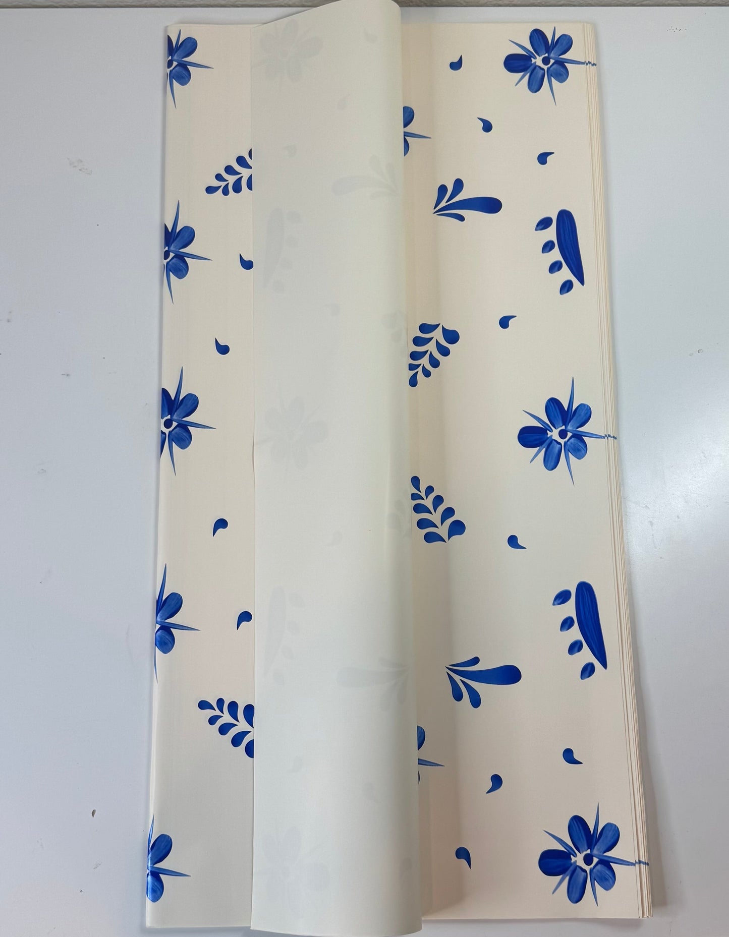 White Clase Azul Solid Wrapping Paper